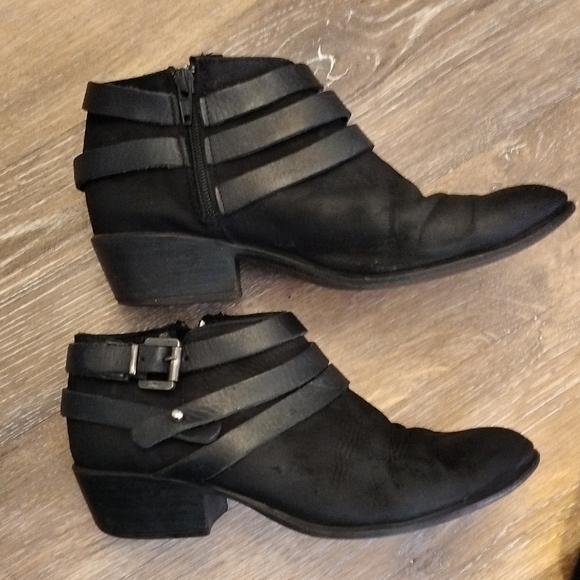 Steve Madden Black Ankle Boots with Slouchy Design - Picture 3 of 6